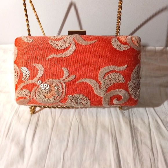 Sequence Applique overlay clutch - Picture 4 of 5